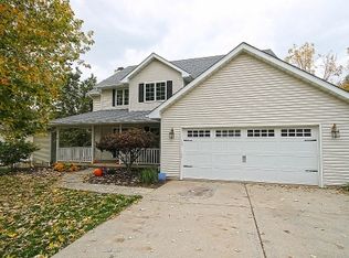 8 Buttonridge Pl, Mt Zion, IL 62549