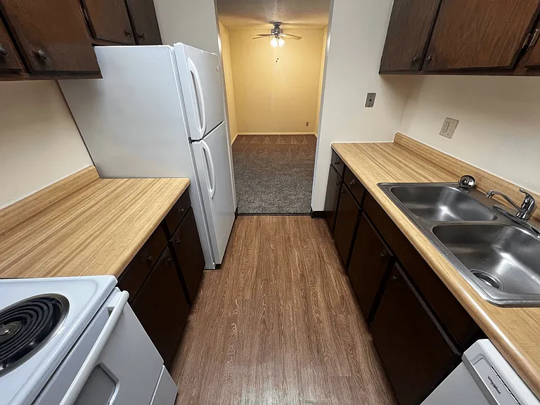 Kimberly Club Apartments — Photo 110
