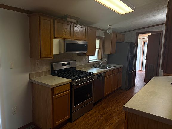 5th image of 122 Crockett Rd