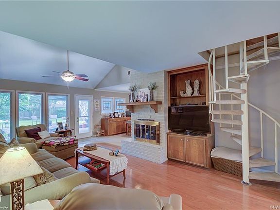 4th image of 544 Northpark Dr