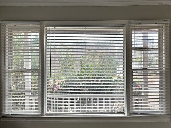 5th image of 437 Arlington Cir NW