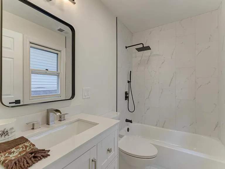 6218 W Foster Ave — Photo 8