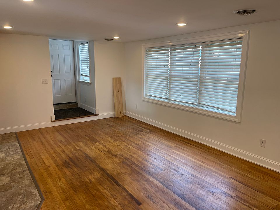 2nd image of 719 W High St