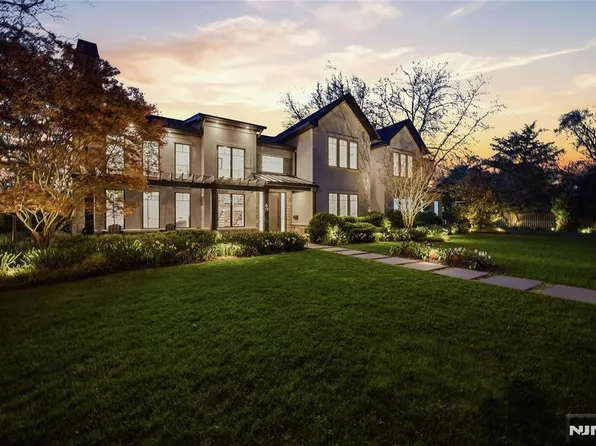 60 Anderson Ave, Closter, NJ 07624