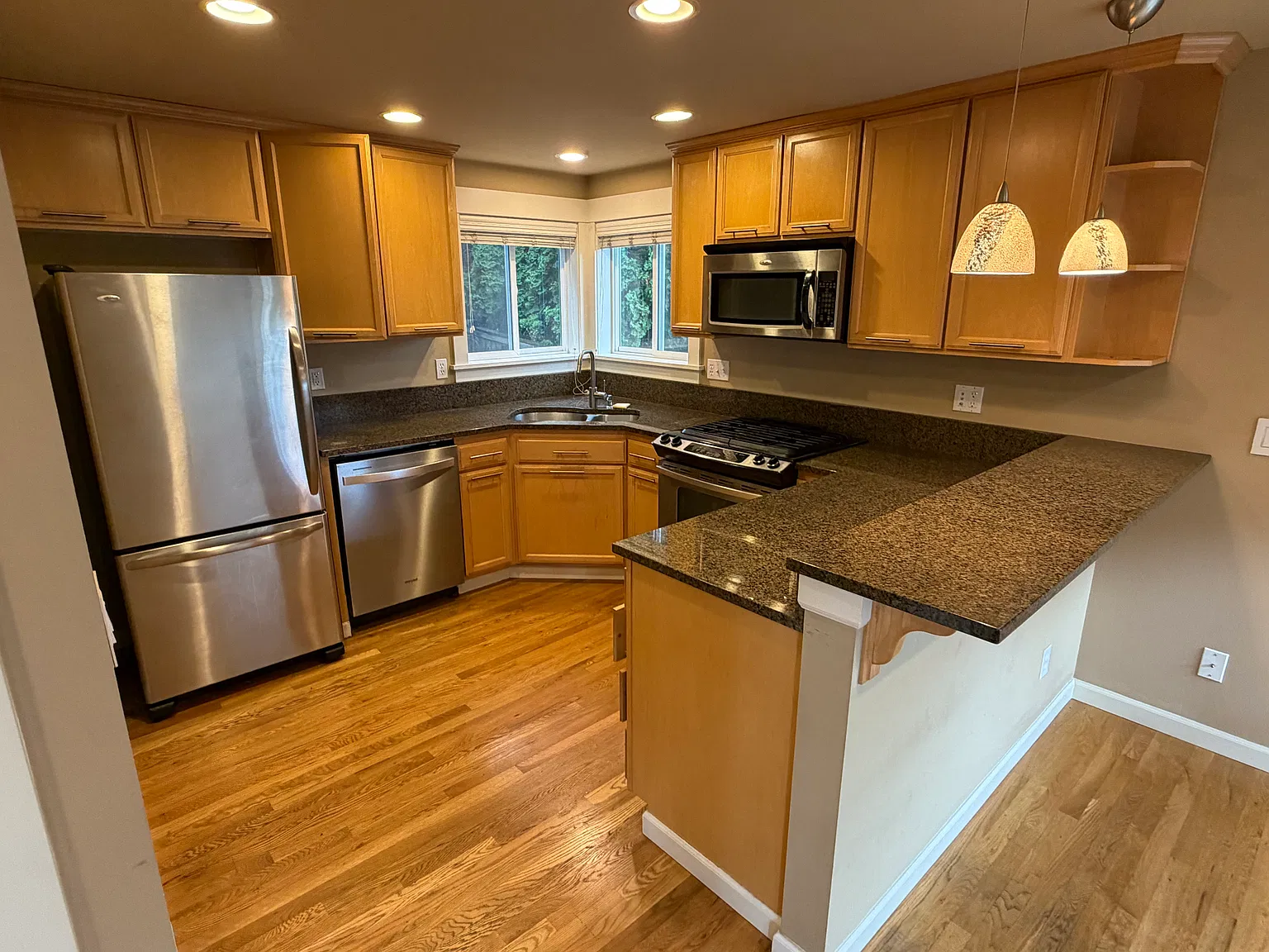 3 bed, 3.5 bath, 1650 sqft, $3,800 — Photo 4