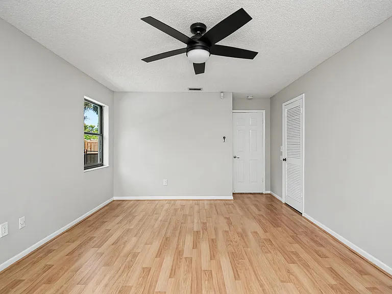 7407 Silver Woods Ct — Photo 16