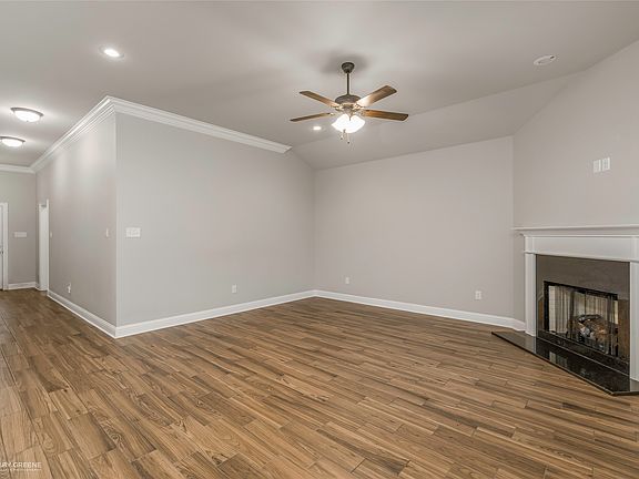 4th image of 204 Hyperion St