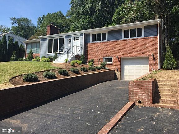 2nd image of 3614 Rose Ln