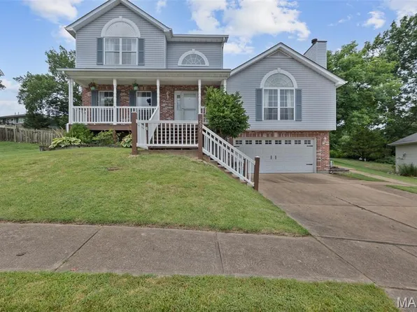 2371 Riverbluff Dr, Arnold, MO 63010