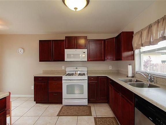 2nd image of 3213 Feather Ln