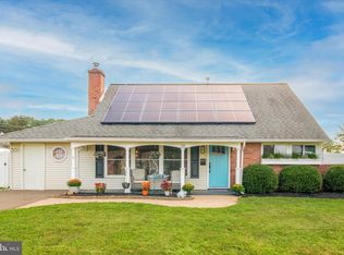 28 Trellis Rd, Levittown, PA 19056