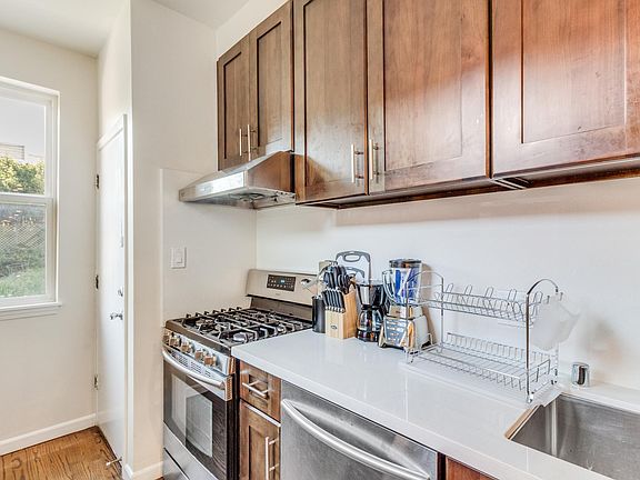 4th image of 1753 Fulton St