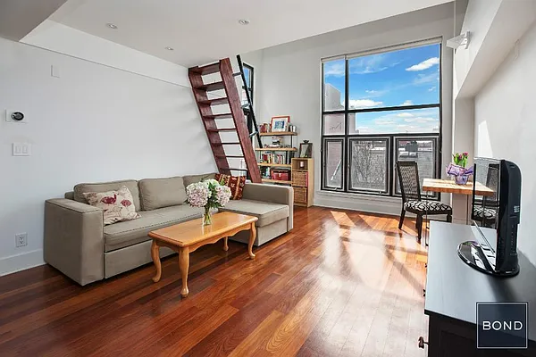 Sold by Bond New York | media 1