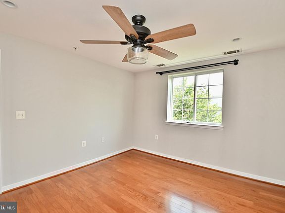 5th image of 4071 S Four Mile Run Dr Unit 303