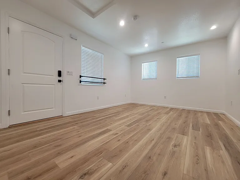 11325 Martha St — Photo 3