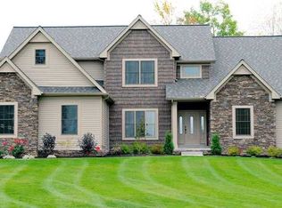 329 Forest Run Dr, Erie, PA 16509