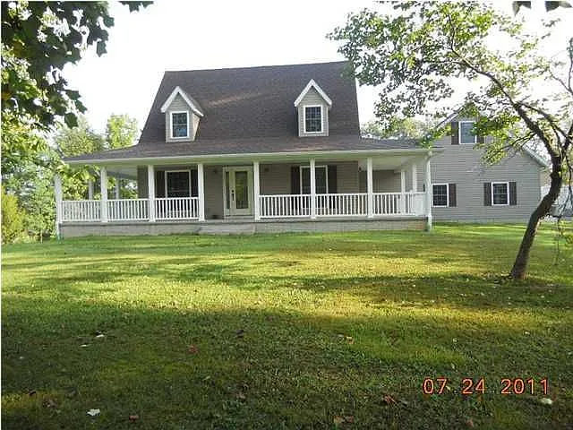 513 E Broadway St photo 1