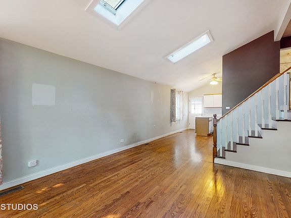 5th image of 371 Mission Ave