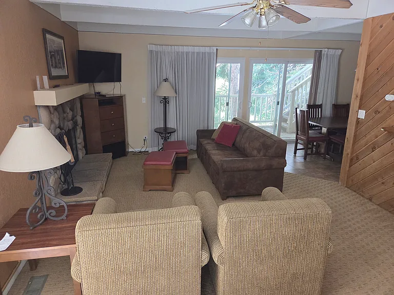 112 Rockledge Ln — Photo 3