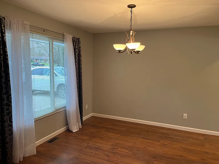 301 S Village Dr — Photo 7