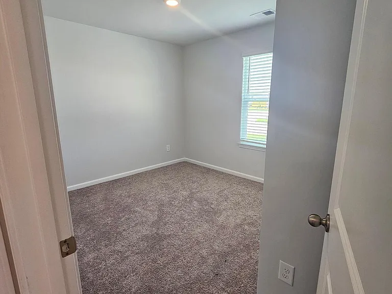 1006 Course Ln — Photo 3