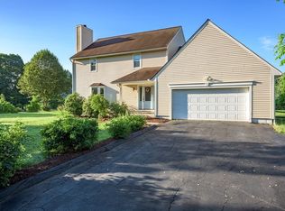 2 Wintergreen Cir, Amherst, MA 01002