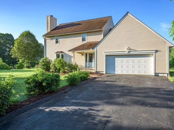 2 Wintergreen Cir, Amherst, MA 01002