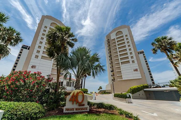 2 bed, 1186 sqft, $2,700 — Photo 1