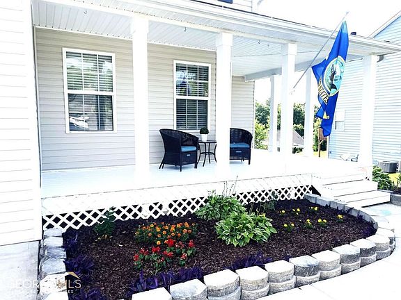 3rd image of 940 Creek Cove Way