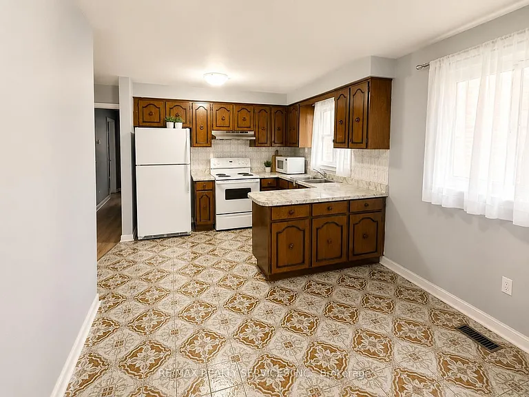 70 Prouse Dr #UPPER — Photo 5