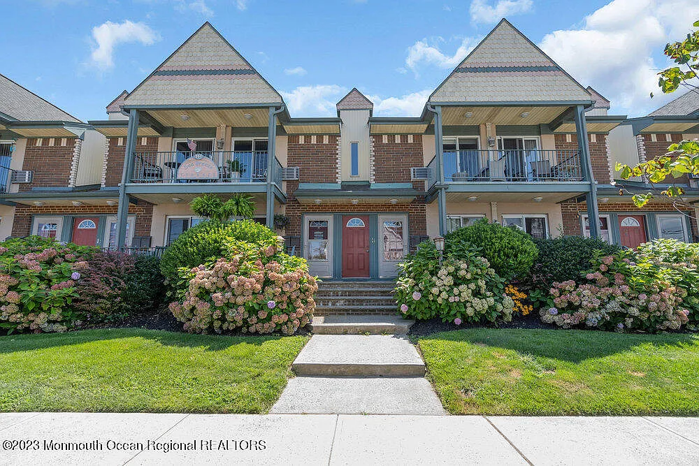 1 bed, 560 sqft, $2,400 — Photo 1