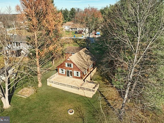 2nd image of 554 Lake Meade Dr