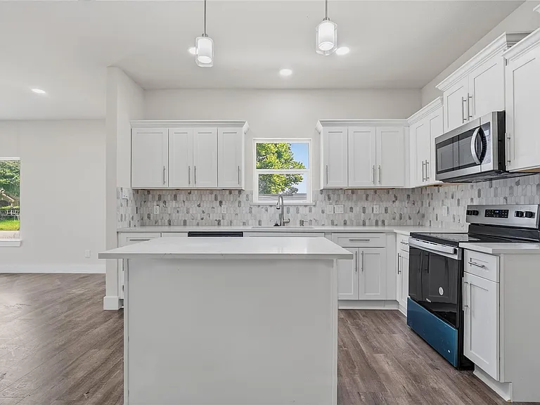 8027 Virgil St — Photo 5