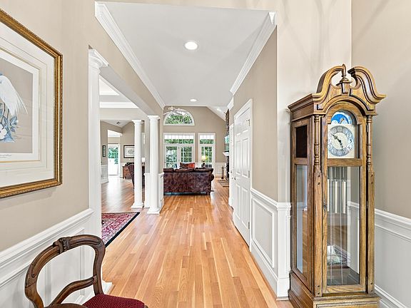 4th image of 73 Melrose Pl