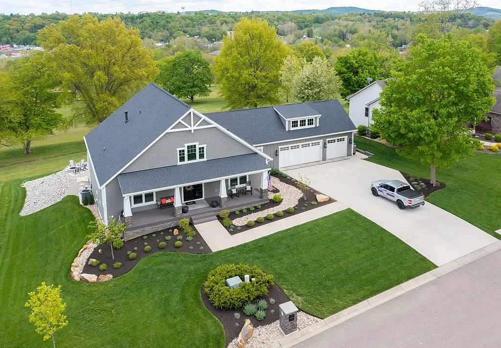 15 Windsor Dr photo 1