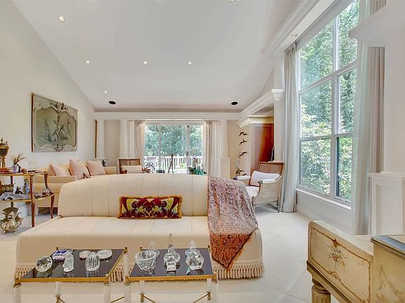 5th image of 30 Doral Dr