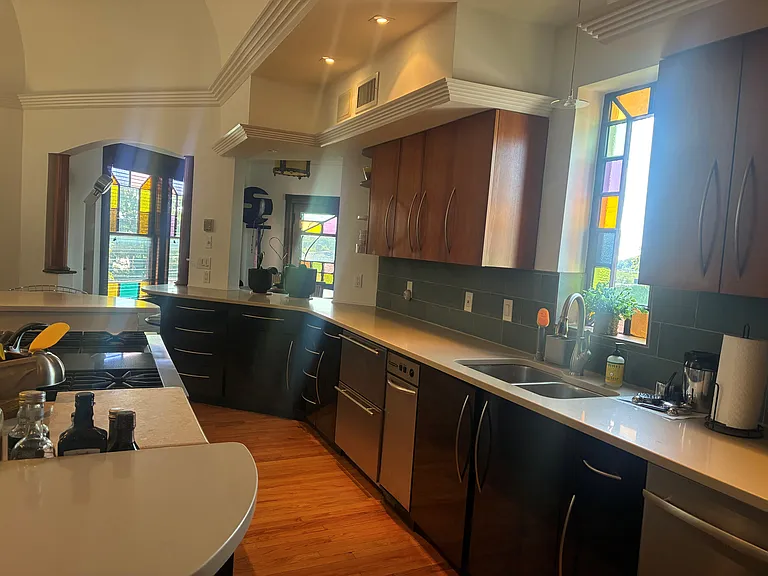 75-77 Woodlawn Ave #1 — Photo 4