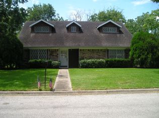 502 Nancy St, Edna, TX 77957