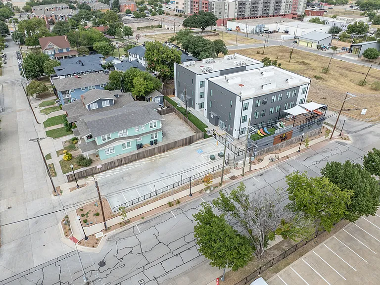 CoHo - 312 West Terrell — Photo 12
