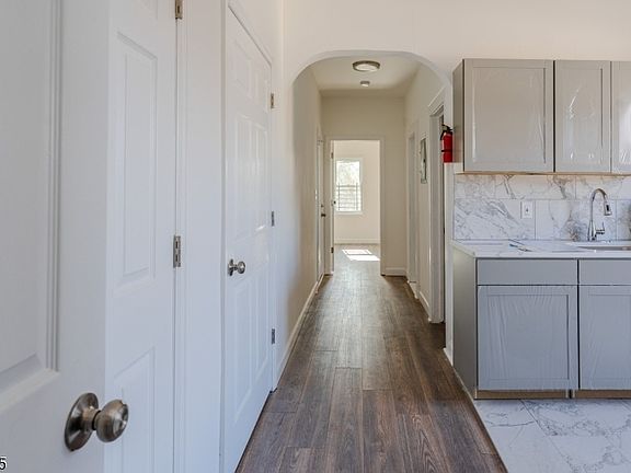 3rd image of 86-88 Abinger Pl #2R