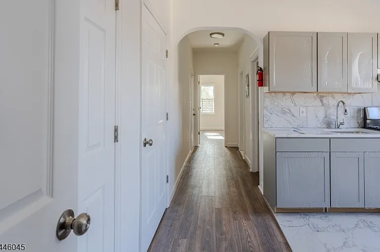86-88 Abinger Pl #2R — Photo 3