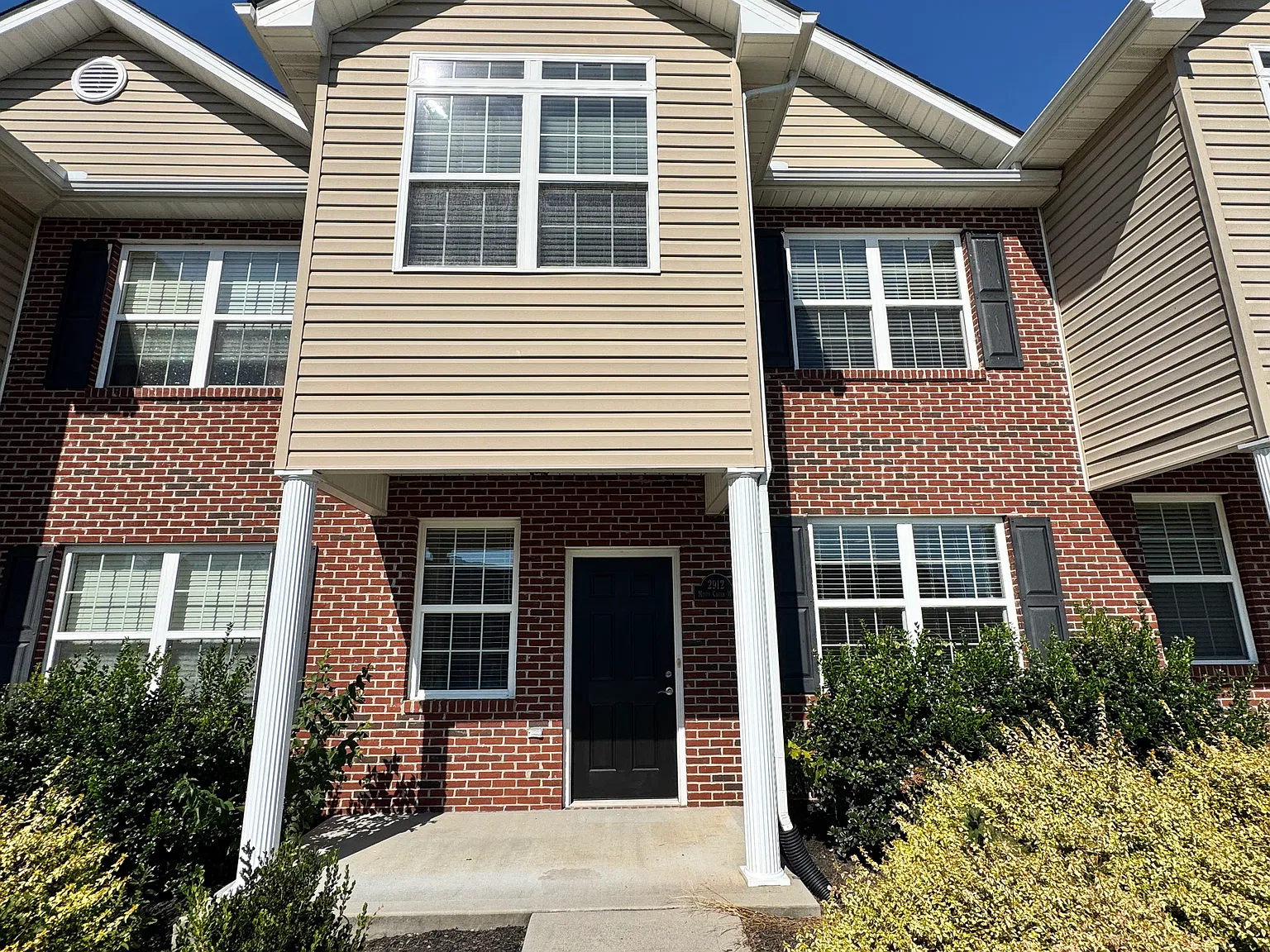 2 bed, 2.5 bath, 1380 sqft, $1,800 — Photo 3