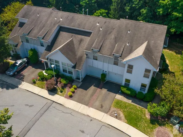 11 Parkside Dr, Jamesburg, NJ 08831