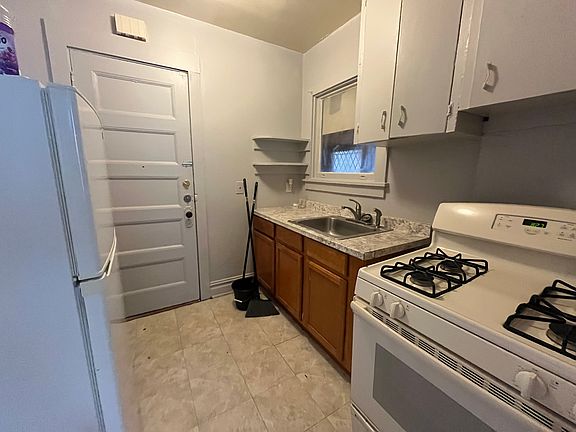 4th image of 538 Myrtle Ave #3