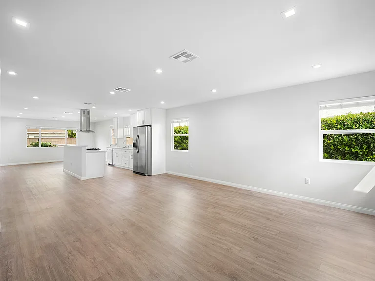 609 N Fairview St — Photo 4