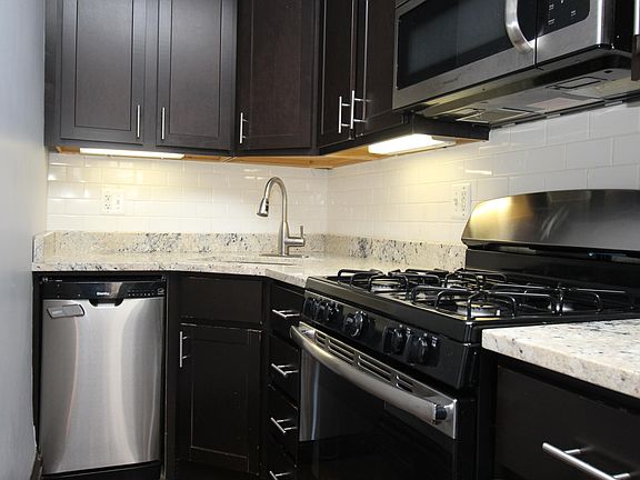 3rd image of 4721 N Lincoln Ave #3K