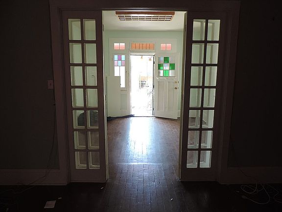 4th image of 315 Adams St