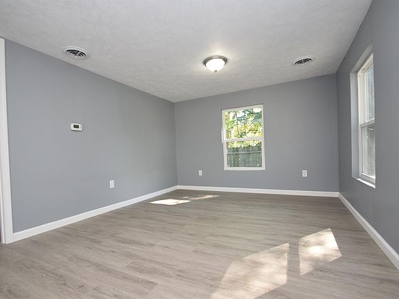 3rd image of 23937 Himebaugh Ave