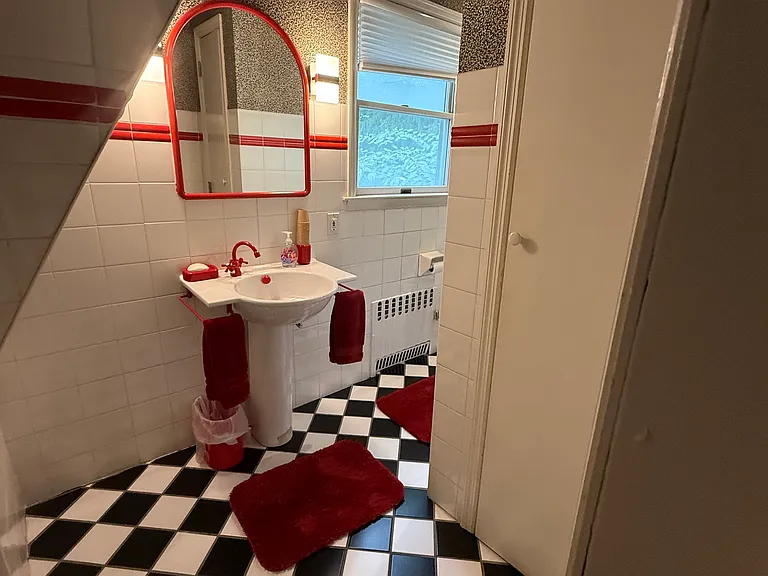 2nd floor full bath