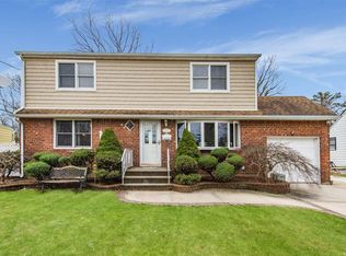 266 N Maple St, Massapequa, NY 11758
